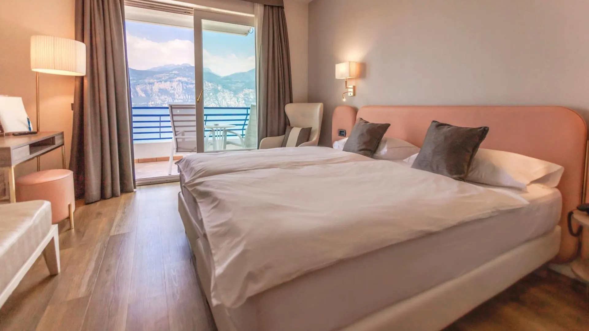 Hotel Capri Malcesine 3*,