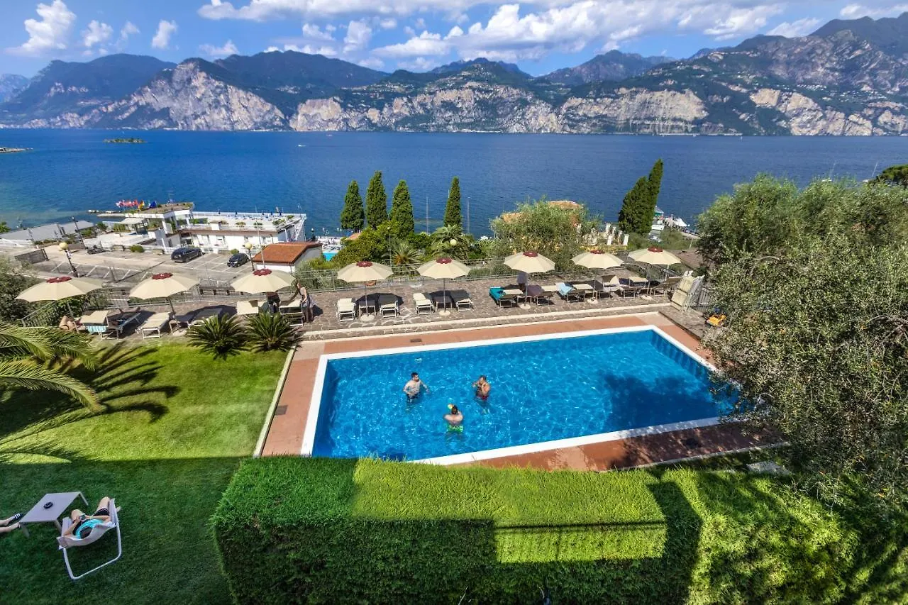 Hotel Capri Мальчезине