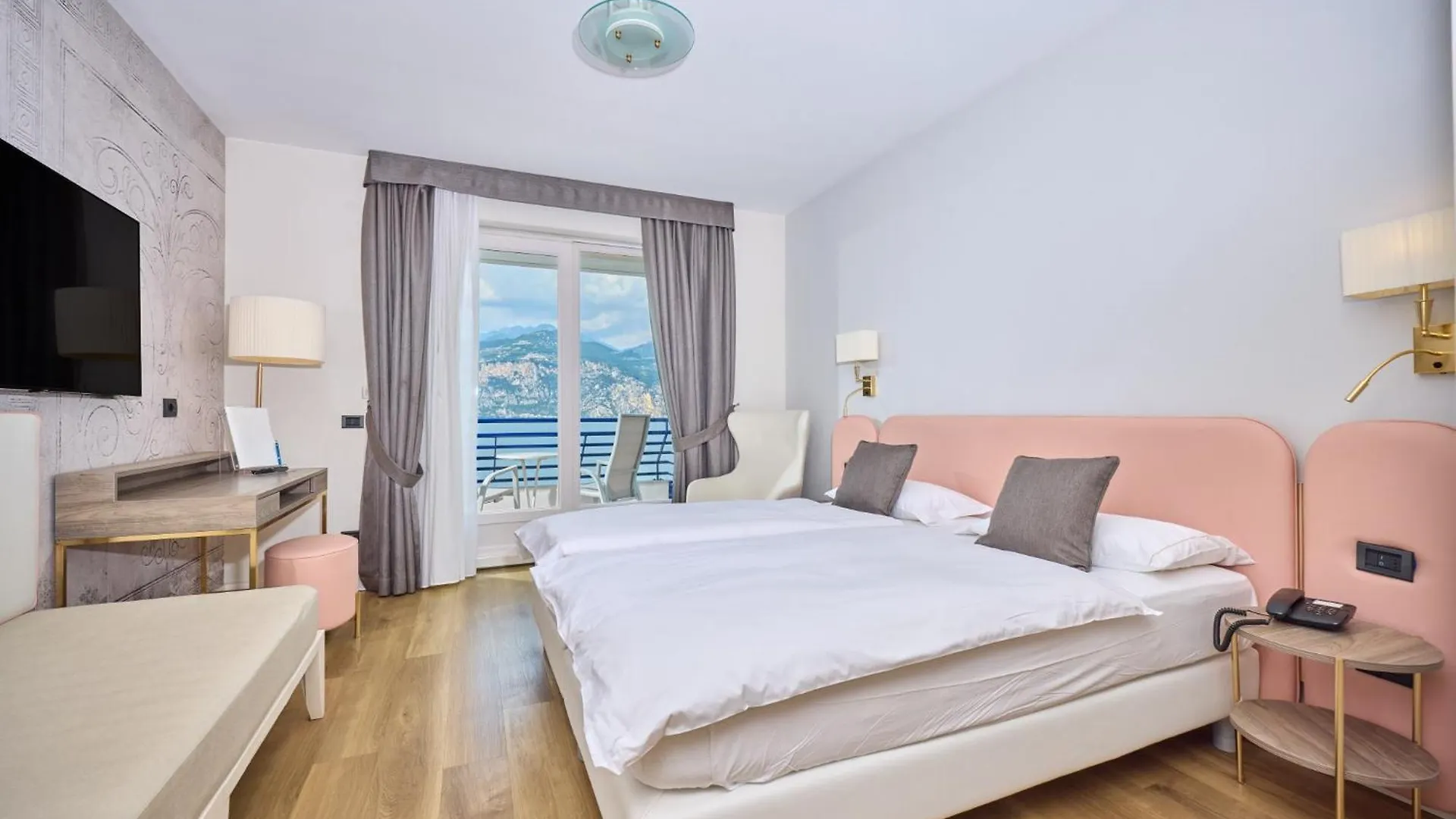 Hotel Capri Мальчезине