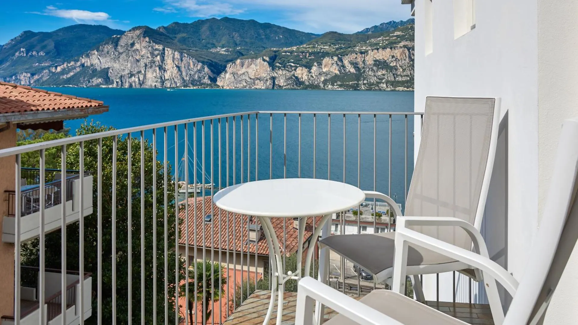 Hotel Capri Мальчезине 3*,  Италия
