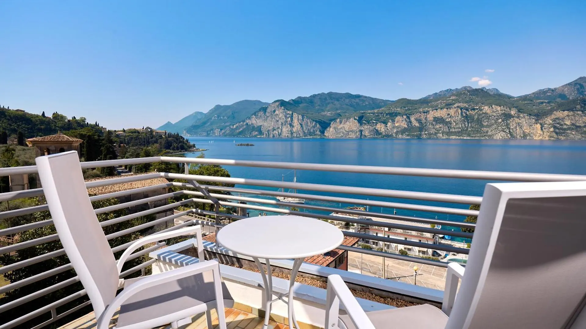 Hotel Capri Мальчезине