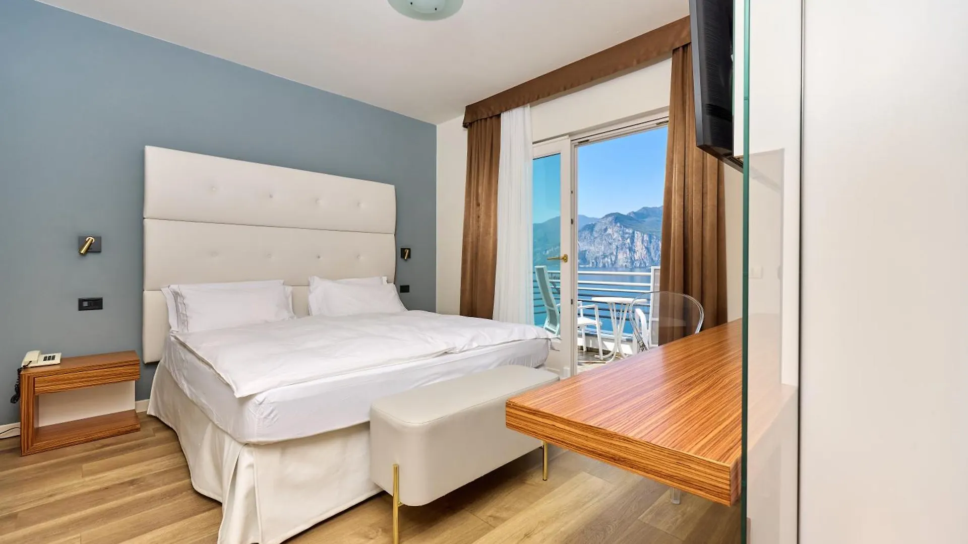 Hotel Capri Мальчезине