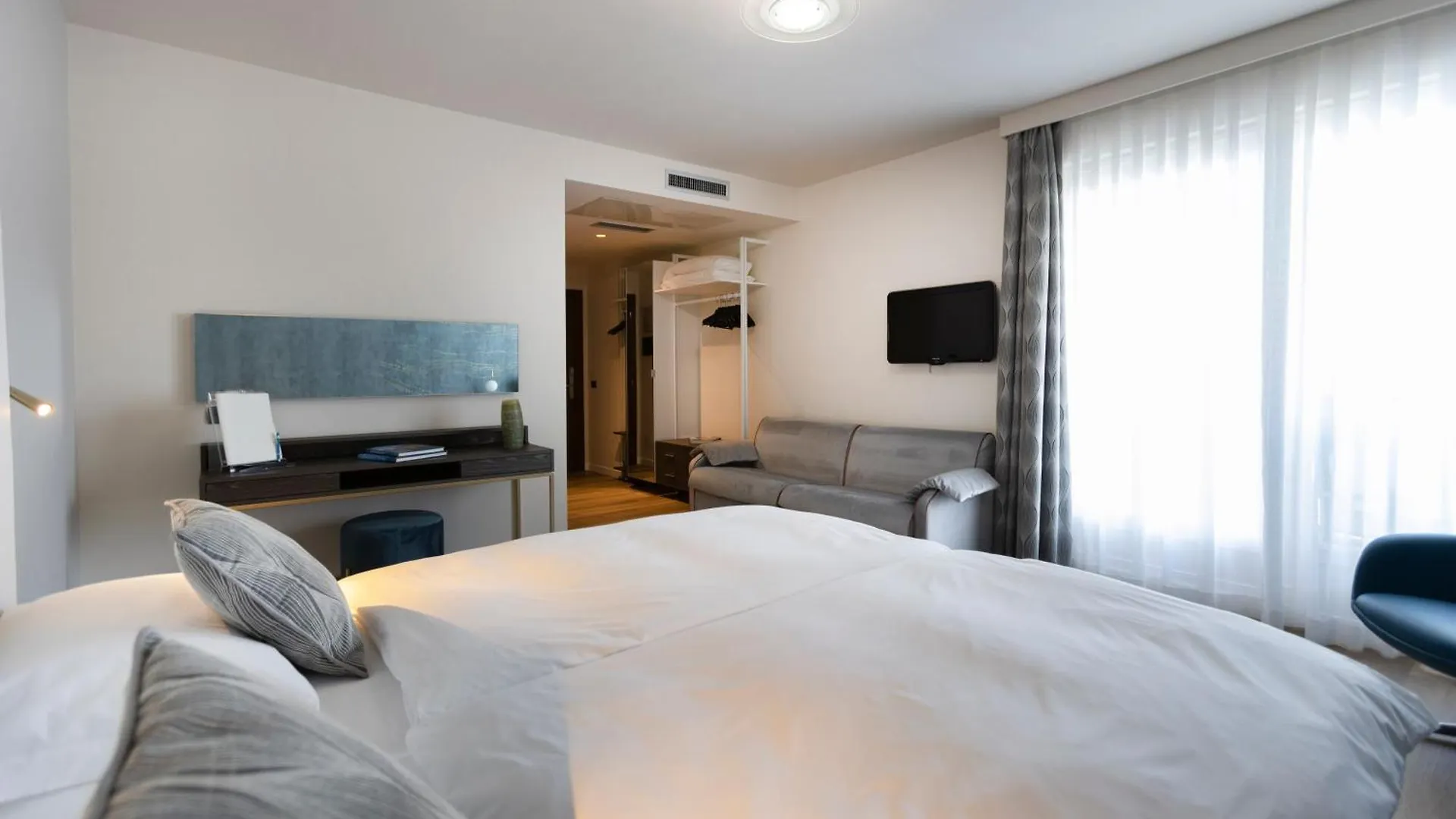 ***  Hotel Capri Мальчезине Италия