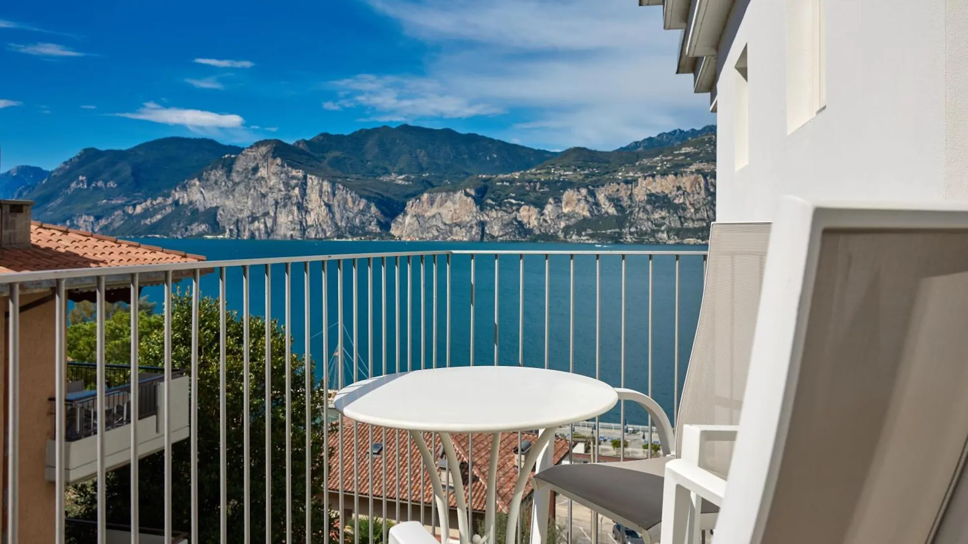 Hotel Capri Мальчезине 3*,  Италия