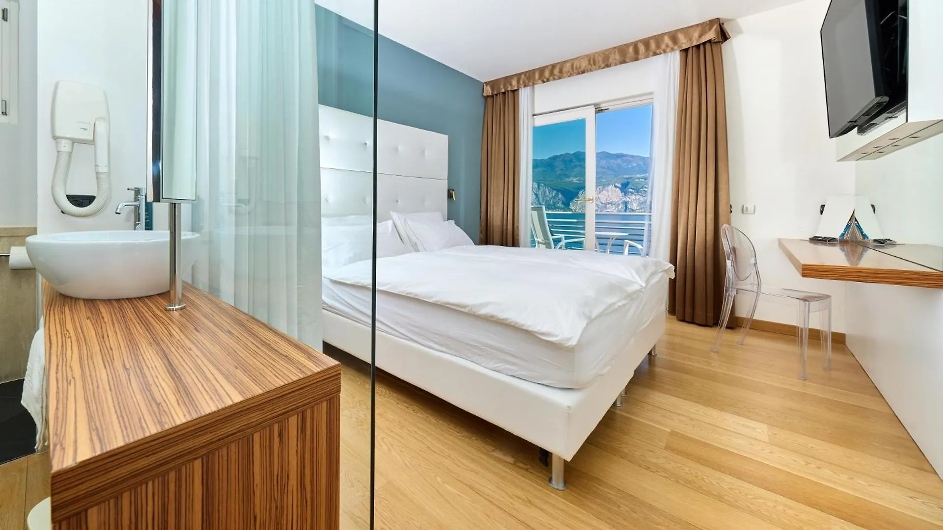 Hotel Capri Мальчезине Италия