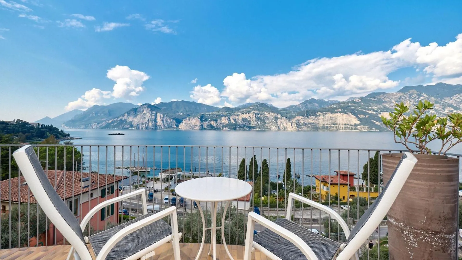 Hotel Capri Мальчезине
